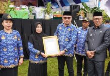 Jadi Inspektur di Upacara Hardiknas, Bupati Morut Apresiasi Perjuangan Para Guru