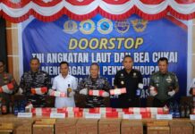 Gelar Konferensi Pers, Sinergi Bea Cukai dan TNI Angkatan Laut Gagalkan Penyelundupan Ribuan Botol MMEA dan Rokok Ilegal