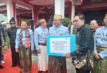 Tangani Banjir Malangke, Bupati Luwu Utara Terima Bantuan 2.000 Pax Jumbo Bag dari PT Vale