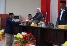 Rapat Paripurna Pandangan Umum Fraksi DPRD Morut Terhadap Perhitungan APBD 2024 dan Ranperda Pemda