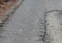 Aspal di Desa Balo-balo Rusak, Ada Excavator Melintas Tanpa Alas Track