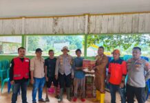 PMI Morut dan BPBD Serahkan Bantuan Warga Terdampak Banjir di Desa Tamainusi