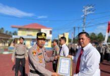Kapolres Luwu Utara Beri Penghargaan 11 Personil Berprestasi