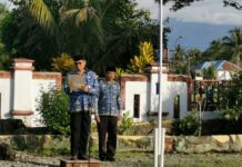 Pimpin Upacara Hari Kesadaran Nasional, Camat Tomoni Timur Tekankan Disiplin dan Kompetensi AparatÂ