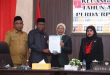 Sekda Morut Bersama DPRD Rapat Paripurna Nota Keuangan APBD Perubahan 2025 dan RPJMD 2025-2029