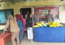Polsek Burau Bersama Bhayangkari Laksanakan Kegiatan Pangan Murah