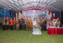 Hadiri HUT ke-60 Desa Lanumor dan GKST Jemaat Gilgal, Bupati Morut Ajak Warga Bangun Desa