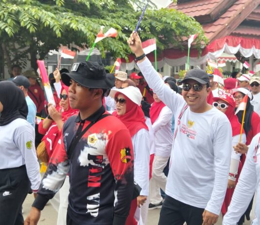 Bupati Luwu Utara Lepas Ribuan Peserta Jalan Sehat Dalam Rangka Meriahkan HUT ke-80 RI