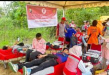 Polwan Polres Luwu Timur Bakti Sosial di Bundaran Batara Guru