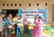 Gerakan Pangan Murah, Dua Ton Beras Habis Terjual di Polsek Mangkutana