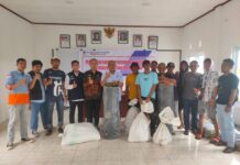 PT CLM Salurkan Bantuan Alat Tangkap Ikan Kepada Para Nelayan