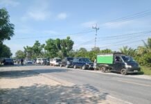 Sampai Hari Ini Antrean Kendaraan Masih Mengular di SPBU, Apa Hasil Rakor Pemerintah dan Pertamina ?