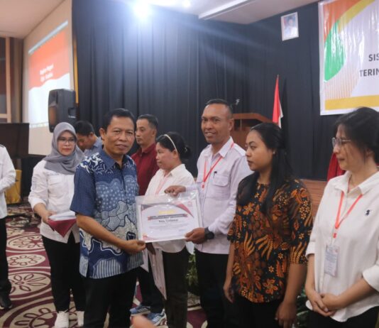 Wabup Morowali Utara Tutup Pelatihan Aplikasi DIA SAJA dan SiDia Dukcapil 2.0