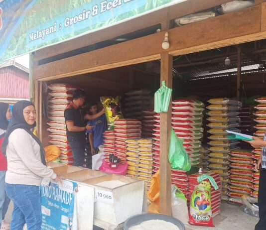 Satgas Polres Bersama Pemda Morowali Utara Sidak Harga Jual Beras di Pasar Ponteoa