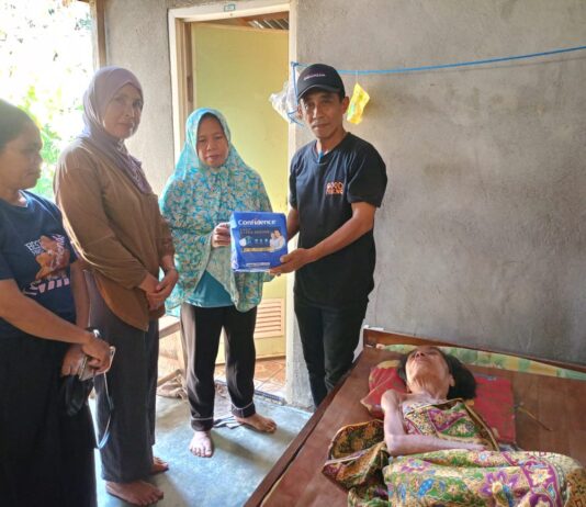 Pemdes dan BPD Rante Mario Salurkan Bantuan Sosial Kepada Warganya