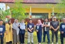 PT. CLM Beri Bantuan Dana Kepada SDN 242 Pasi-pasi