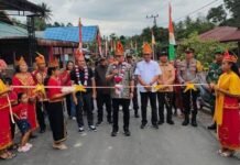 Bupati Morowali Utara Resmikan Jalan Penghubung Desa Ensa–Lanumor