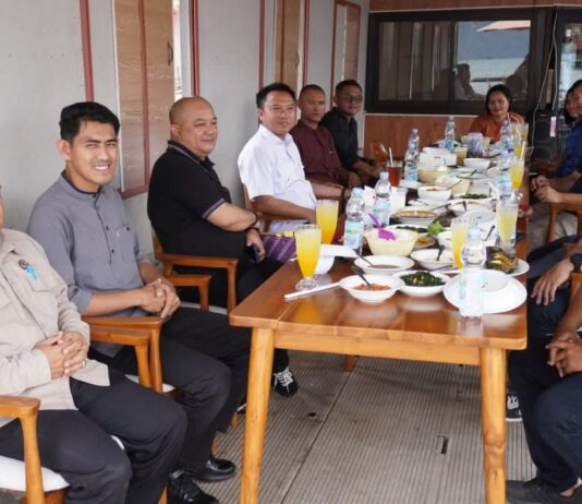 Bupati Morowali Utara Pimpin Rapat Pembentukan Panitia Natal 2025