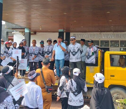 Wakil Ketua DPRD Luwu Utara Terima Ribuan Guru yang Lakukan Aksi Damai