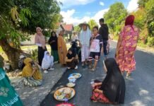 Warga Desa Rompu Syukuran, 20 Tahun Jalan Rusak Akhirnya di Aspal