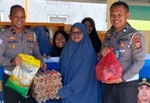 Polantas Menyapa, Kanit Gakkum Satlantas Polres Luwu Utara Beri Bantuan Sembako Kepada Anak Yatim