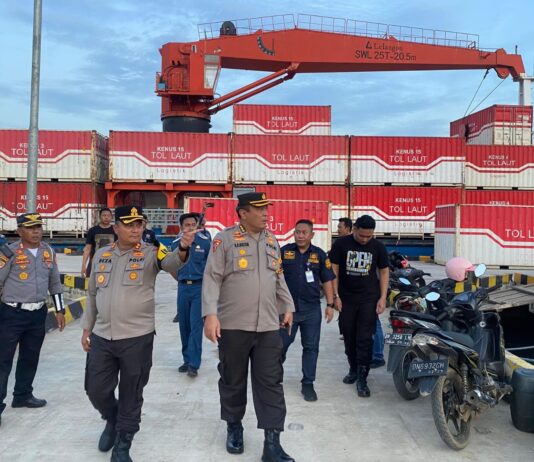 Karo Ops Polda Sulteng Cek Kesiapan Kapal dan Keselamatan Pelayaran di Pelabuhan Kolonodale