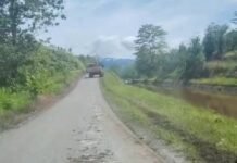 Excavator Melintas Tanpa Alas Track, Ketua UPI Kalaena Sebut Biar Rusak Aspal Tidak Masalah !