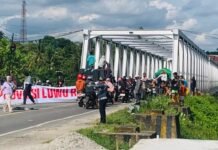 Jalan Poros Palopo – Masamba Lumpuh, Mahasiswa Lakukan Aksi Desak Pemekaran Provinsi Luwu Raya