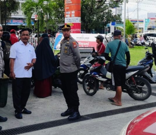 Antrean Panjang Kendaraan di SPBU Kappuna Diawasi TNI-Polri, Manager SPBU : Pengisian Kendaraan Roda Dua dengan Sistem Manual
