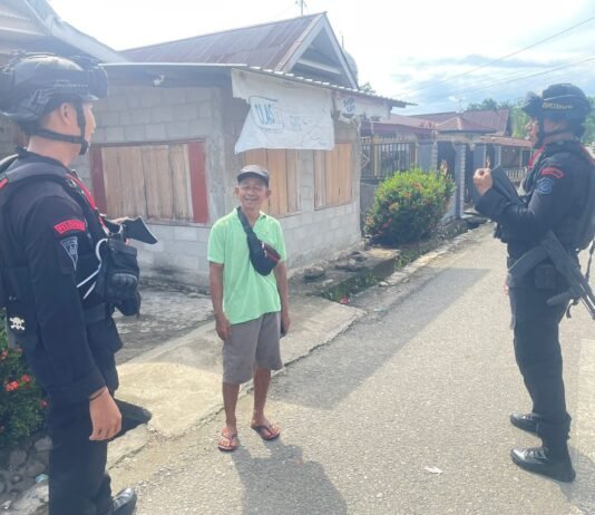 Demi Menciptakan Situasi Aman Kondusif, Personel Brimob Laksanan Patroli dan Sambang Warga
