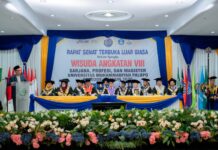 Wisuda Angkatan VIII, Rektor UM Palopo Kukuhkan 438 Wisudawan