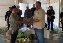 Peringati HPN Sekaligus Sambut Ramadhan, PWI Morut Bagi Sembako ke Ponpes KH Hasyim Asy’ari