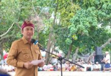 Bupati Hadiri Upacara Melasti Massal yang Dilaksanakan Ribuan Umat Hindu Se-Luwu Utara di Pantai Seta-Seta