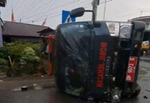 Hindari Motor, Mobil Ambulans Bawa Jenazah dari Lutim Tujuan Wajo Terbalik di Luwu