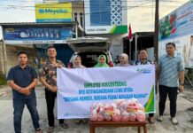 Peduli Sosial di Bulan Ramadhan, BPJS Ketenagakerjaan Luwu Utara Bagi Takjil Kepada Pengendara