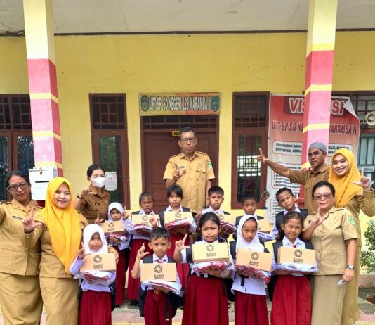 11 Murid UPT SDN 129 Maramba Terima Seragam Sekolah