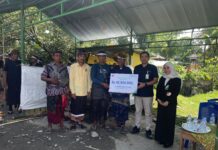 Didampingi Ketua PHDI, BPJS Ketenagakerjaan Luwu Utara Serahkan Santunan Jaminan Kematian Jero Serati