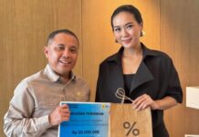 Direktur PLN Berikan Beasiswa untuk Putri Indonesia Asal Sulawesi Tengah