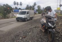 Proyek Kupasan Aspal Jalan Trans Sulawesi di Tomoni Jatuh Korban Lagi, Pengedara Diimbau Hati-hati !
