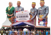 Momen HJB Ke-696 Gubernur Sulsel Kucurkan Bantuan Puluhan Miliar di Bone