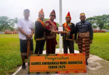 Bupati Morowali Utara Pimpin Upacara Hardiknas 2026 di Mori Atas
