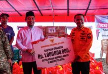 Gubernur Sulsel Kucurkan Dana Satu Miliar untuk Korban Banjir di Kabupaten Bone