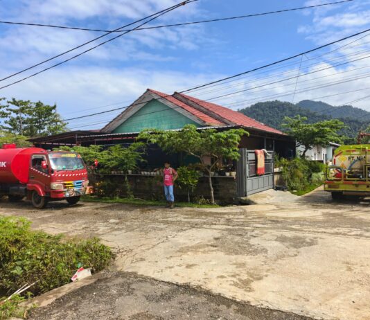 Pasca Banjir PT. PUL Turunkan Langsung 2 Unit Water Tank untuk Membantu Warga
