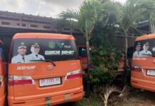 Penampakan 5 Unit Ambulans di Kediaman Erwin Sandi