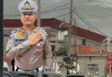 Warga Bagikan Momen Personil Sat Lantas Polres Bone Tambal Aspal Rusak