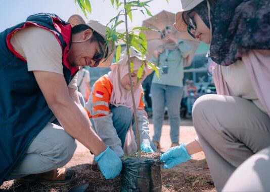Peringati HLH 2026, PT Vale Indonesia IGP Pomalaa Tanam Puluhan Pohon Bersama Stakeholder di SMKN 9 Kolaka