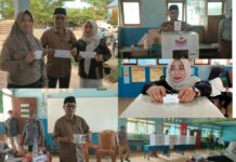 Calon Kepala Desa Ganda-Ganda Haeruddin Azis Bersama Istri Gunakan Hak Pilih di TPS 2 SDN Ganda-Ganda