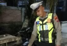 Pengendara Motor Tanpa Identitas Tabrak Truck di Tomoni Meninggal Dunia