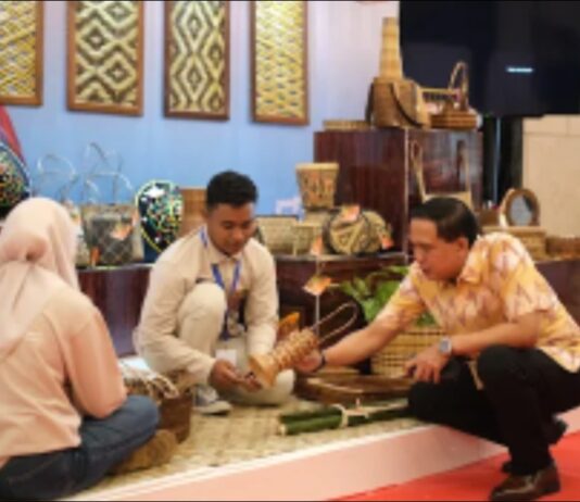 Perkuat Kriya Lokal Luwu Timur, PT Vale Hadirkan Anyaman Teduhu di Ajang Dekranas