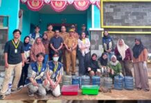 Kolaborasi KKN UGM dan Dinas Perikanan Morut, Warga Ganda-Ganda Belajar Budidaya Maggot